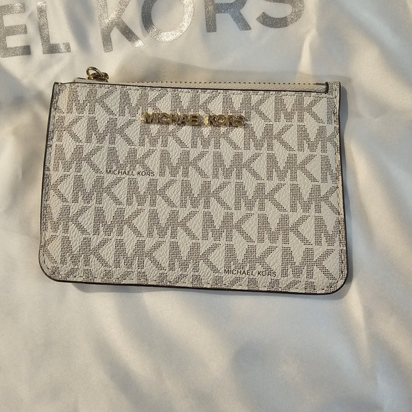 New With Tags Michael Kors crossbody and like new matching wallet & dustbag - Picture 3 of 9